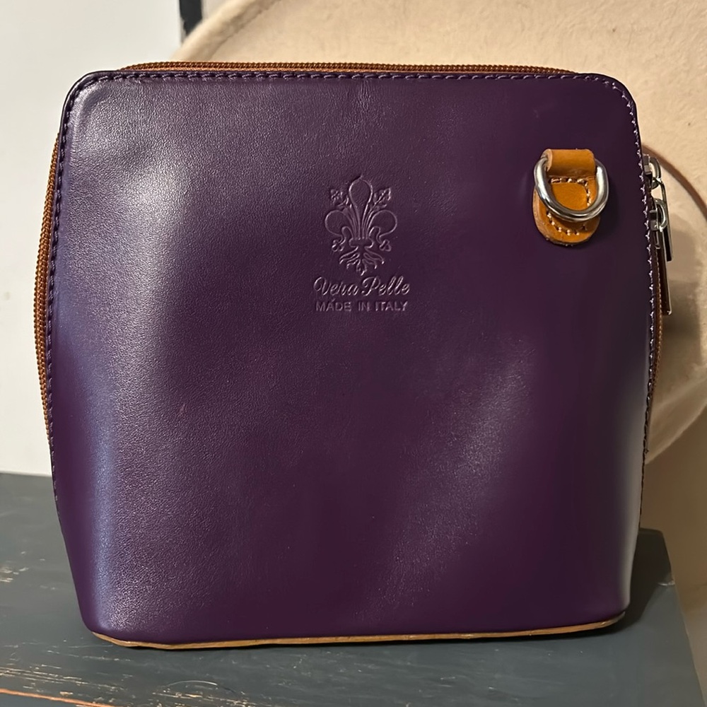 LIKE NEW Vera Pelle Leather Crossbody